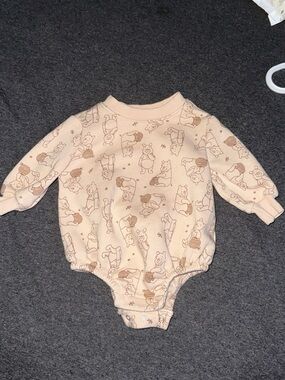 Cream Winnie-the-Pooh Print Long Sleeve Baby One-Piece Bodysuit